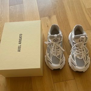 Axel arigato marathon runner